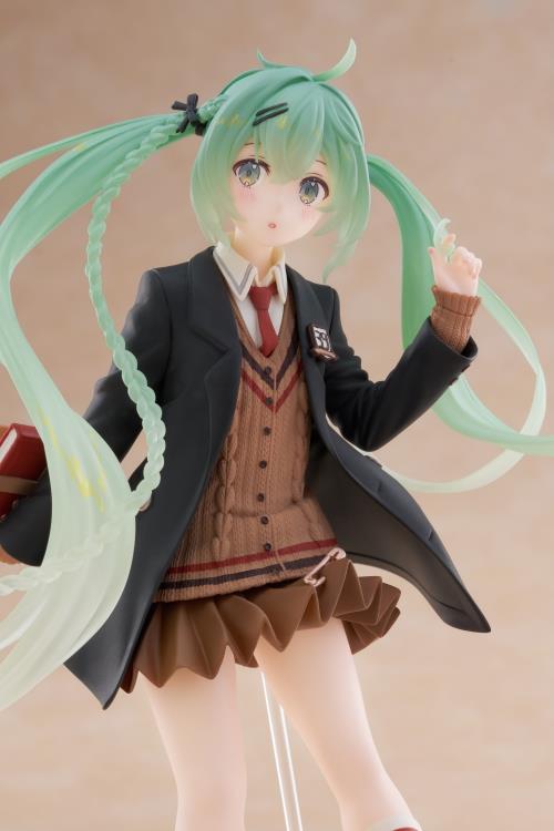 Vocaloid Hatsune Miku (Fashion Preppy Ver.) Figure