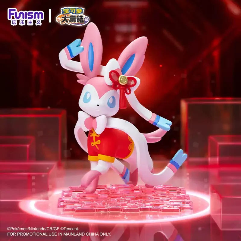 Pokemon Twinkmont Sylveon (Holowear Ver.) Figure